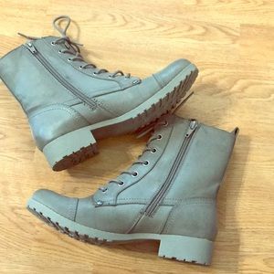 ✨GUESS✨ COMBAT BOOTS